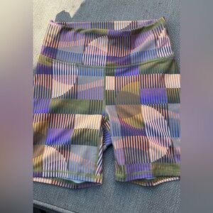 Fabletics Multicolor Striped Women's Athletic Shorts